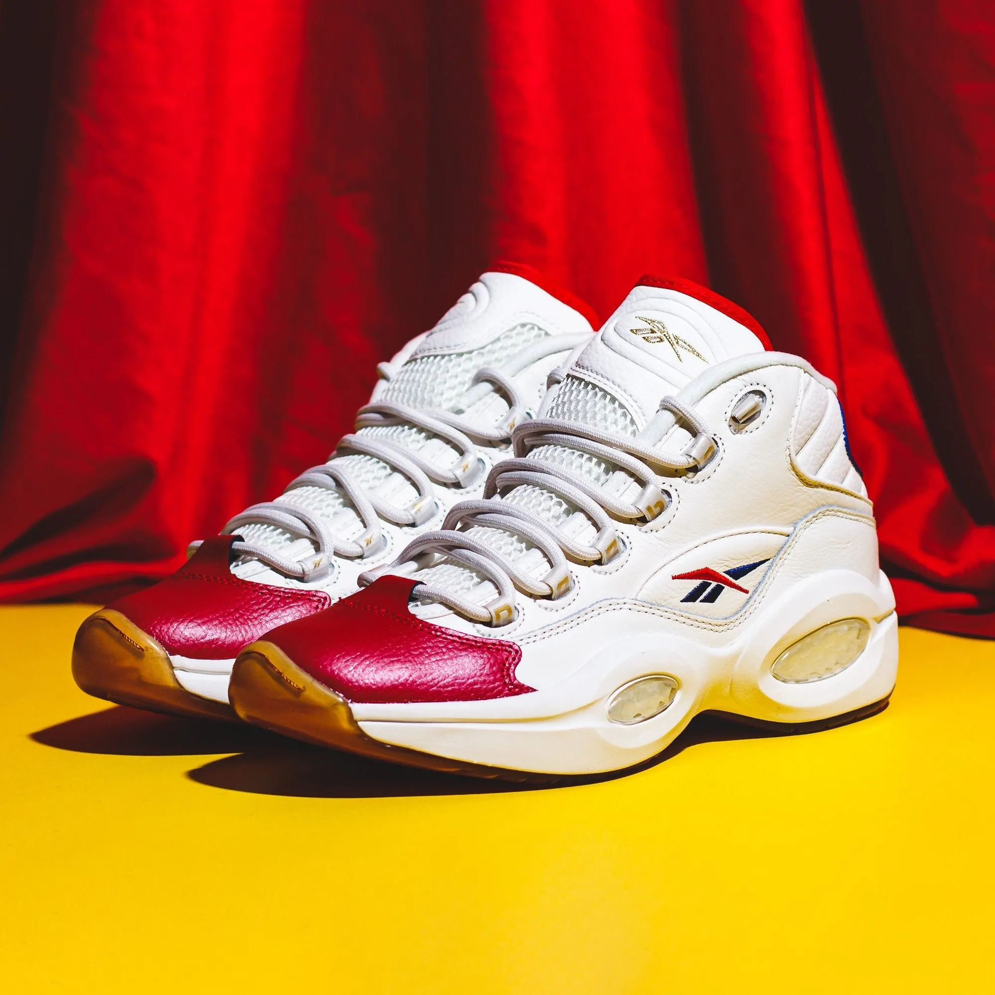 Reebok Classics Basketball Men Question Mid Allen Iverson White Red Blue GZ7099