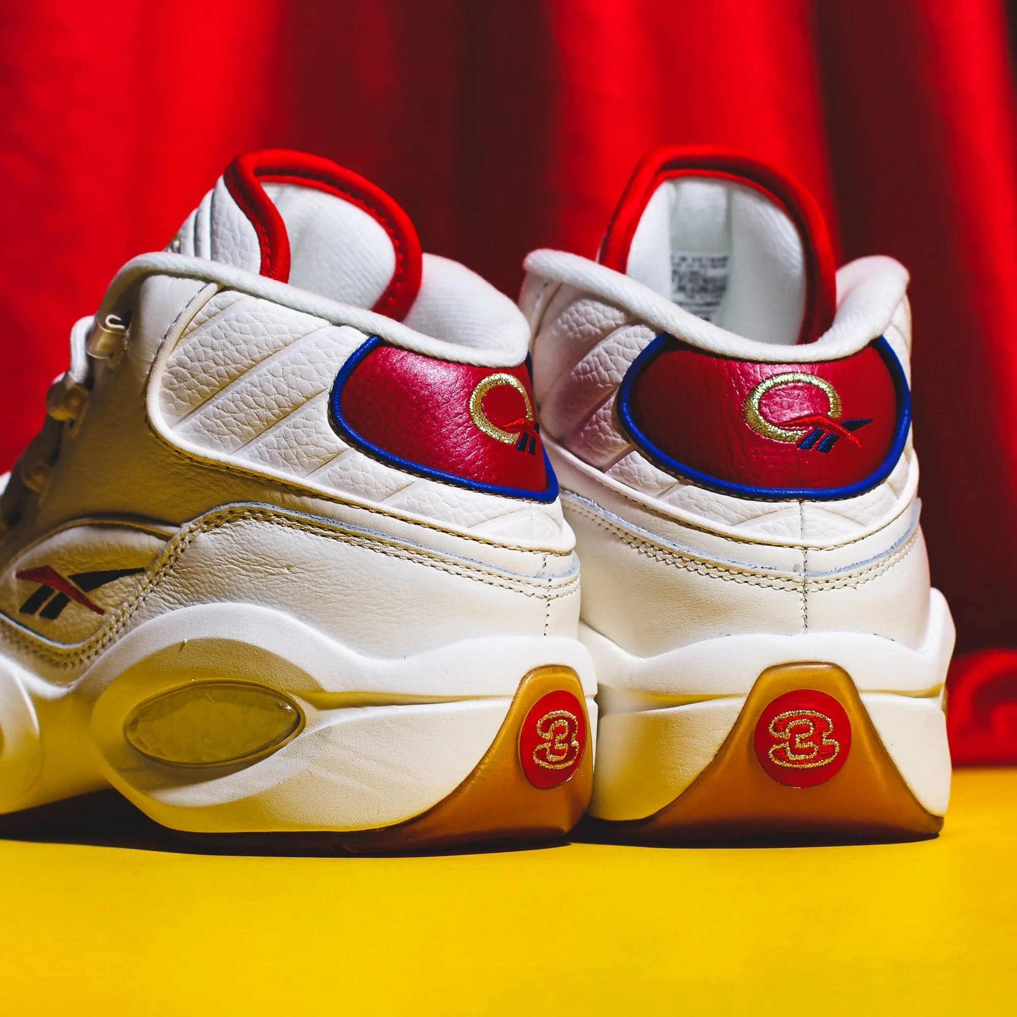 Reebok Classics Basketball Men Question Mid Allen Iverson White Red Blue GZ7099
