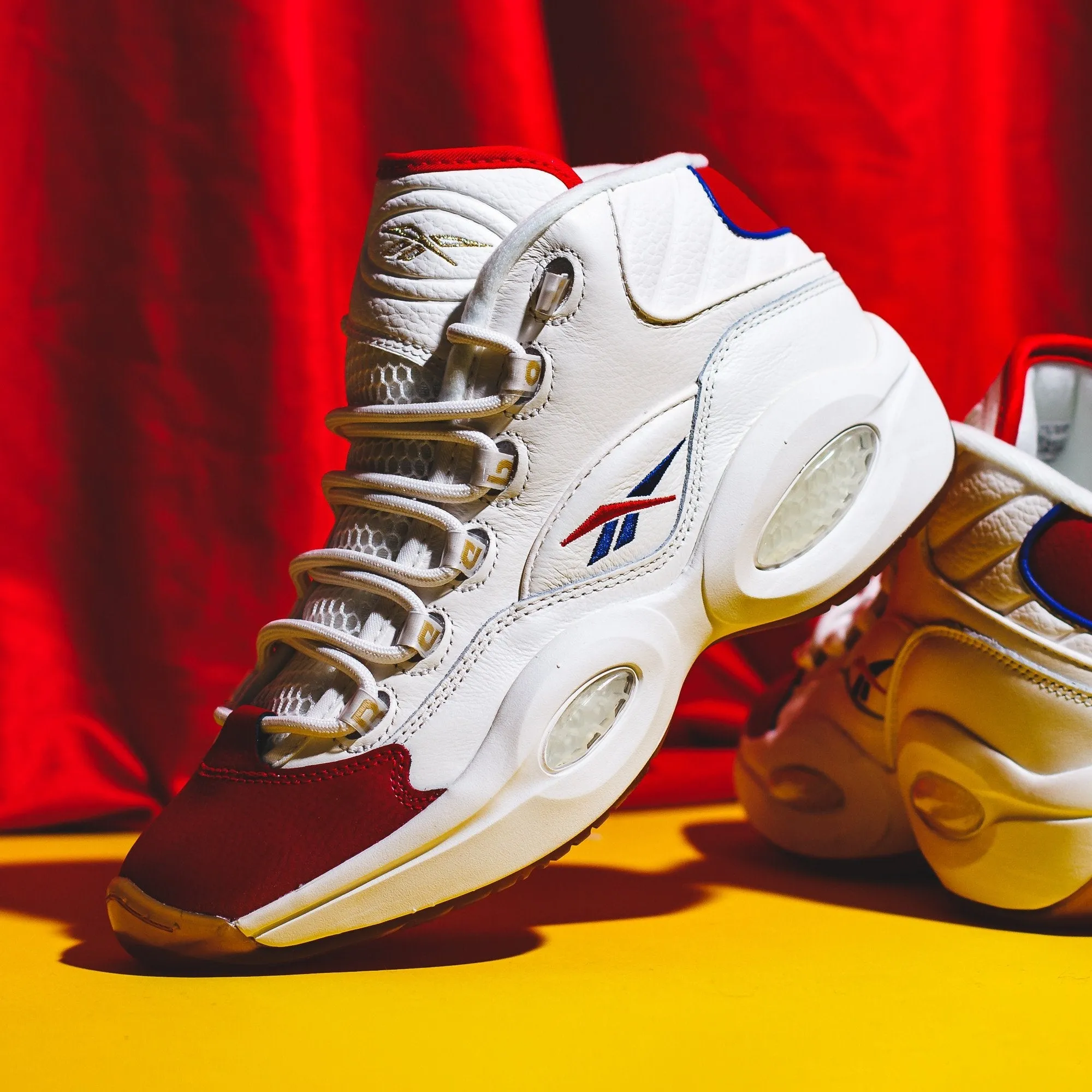 Reebok Classics Basketball Men Question Mid Allen Iverson White Red Blue GZ7099